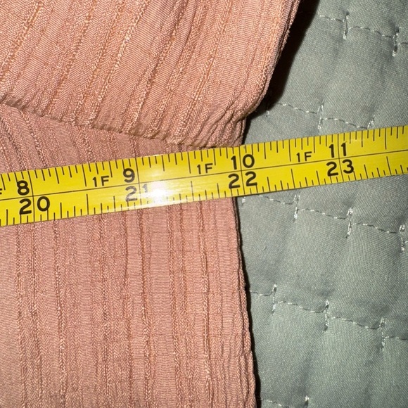 Cure Off-Shoulder puffy sleeve Blouse in Blush Pink-tan. Size Medium. EUC. - Picture 3 of 9